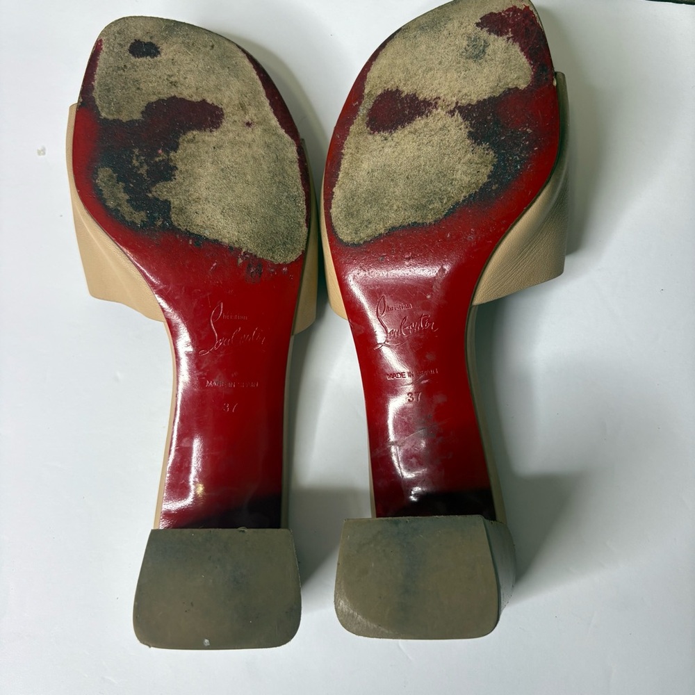 Christian Louboutin Cream Heel CL Logo Mule Slide Sandal
authentic size 7 - Picture 6 of 8